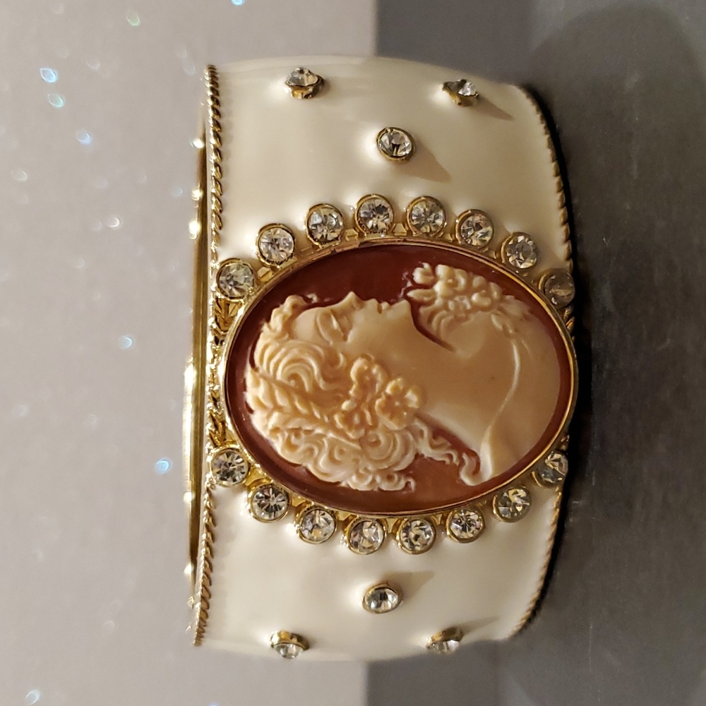 Cameo Bracelet